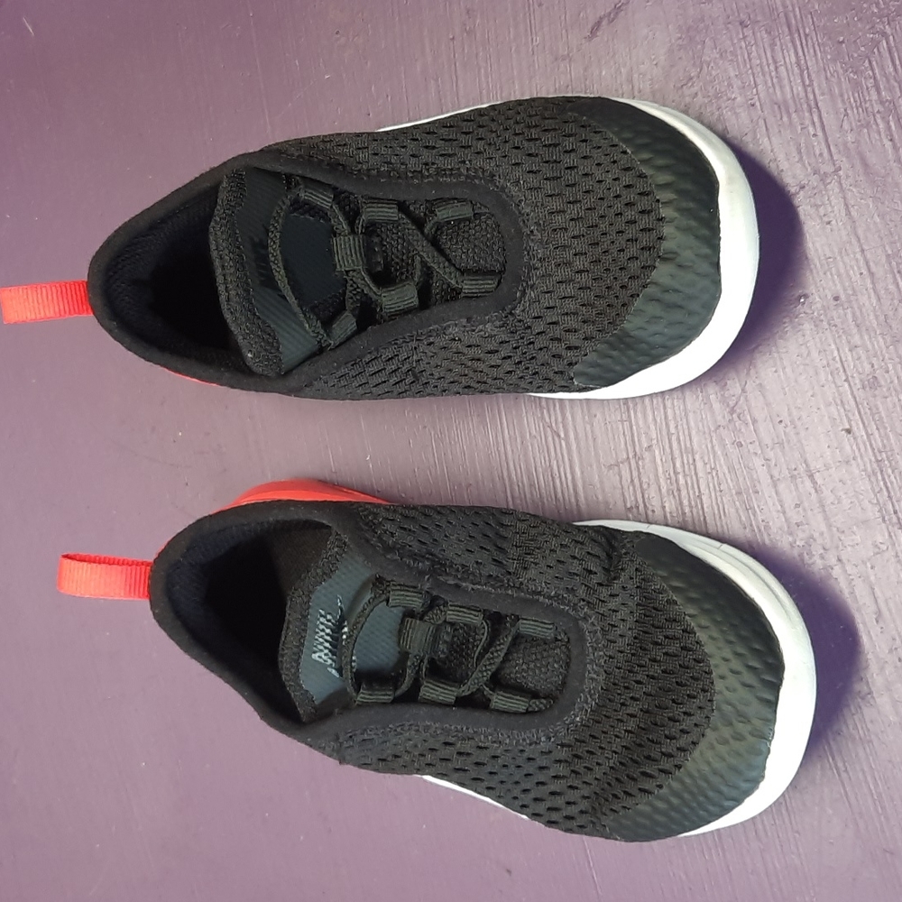 Boys Size 8C Nike Air Tennis Shoes